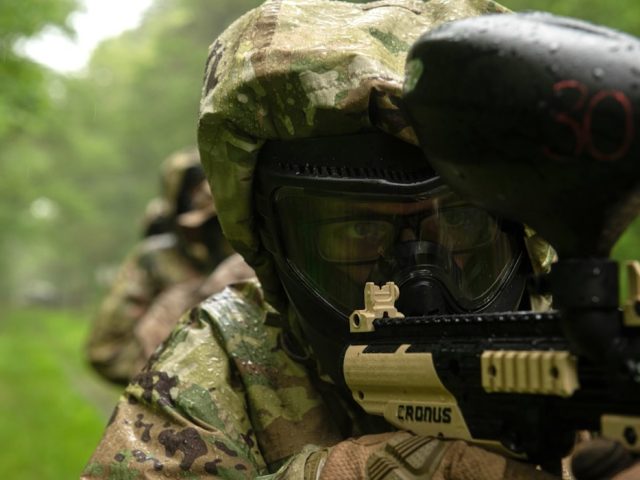 HK Army ou Valken : quel équipement paintball choisir