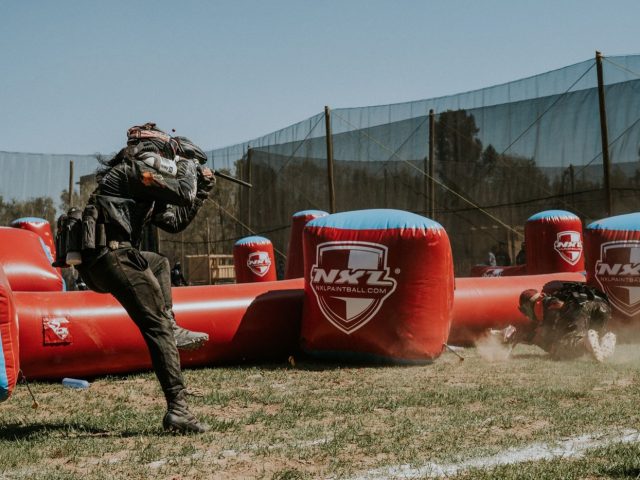 Top terrains de paintball adaptés aux sorties en famille