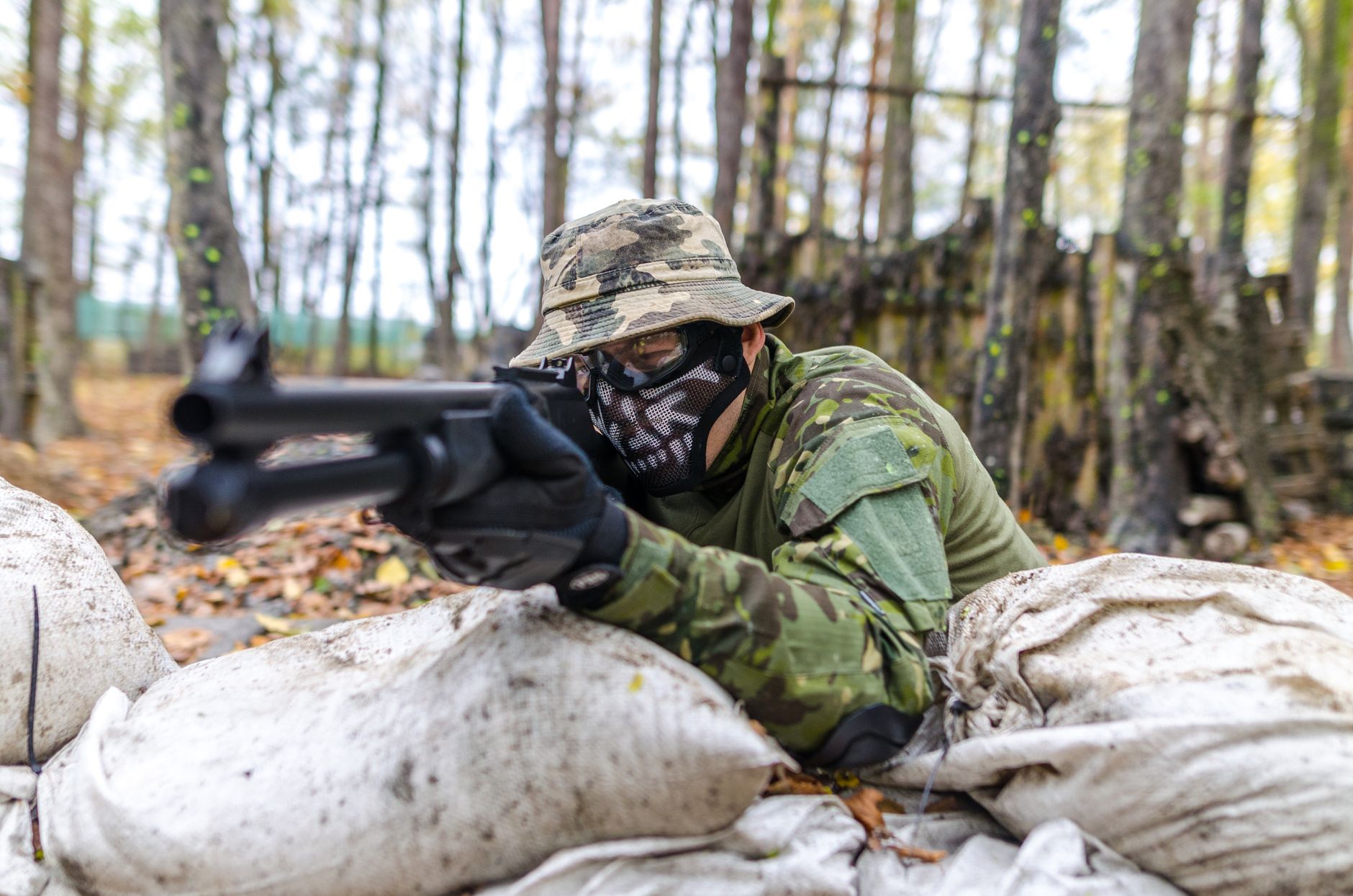 Envie de sensations fortes ? Voici où jouer au paintball en soirée près de Paris !
